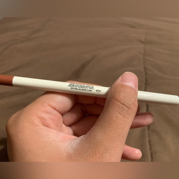 Estee Lauder The Estee Edit The Barest Contour Lipliner - Picture 4 of 4